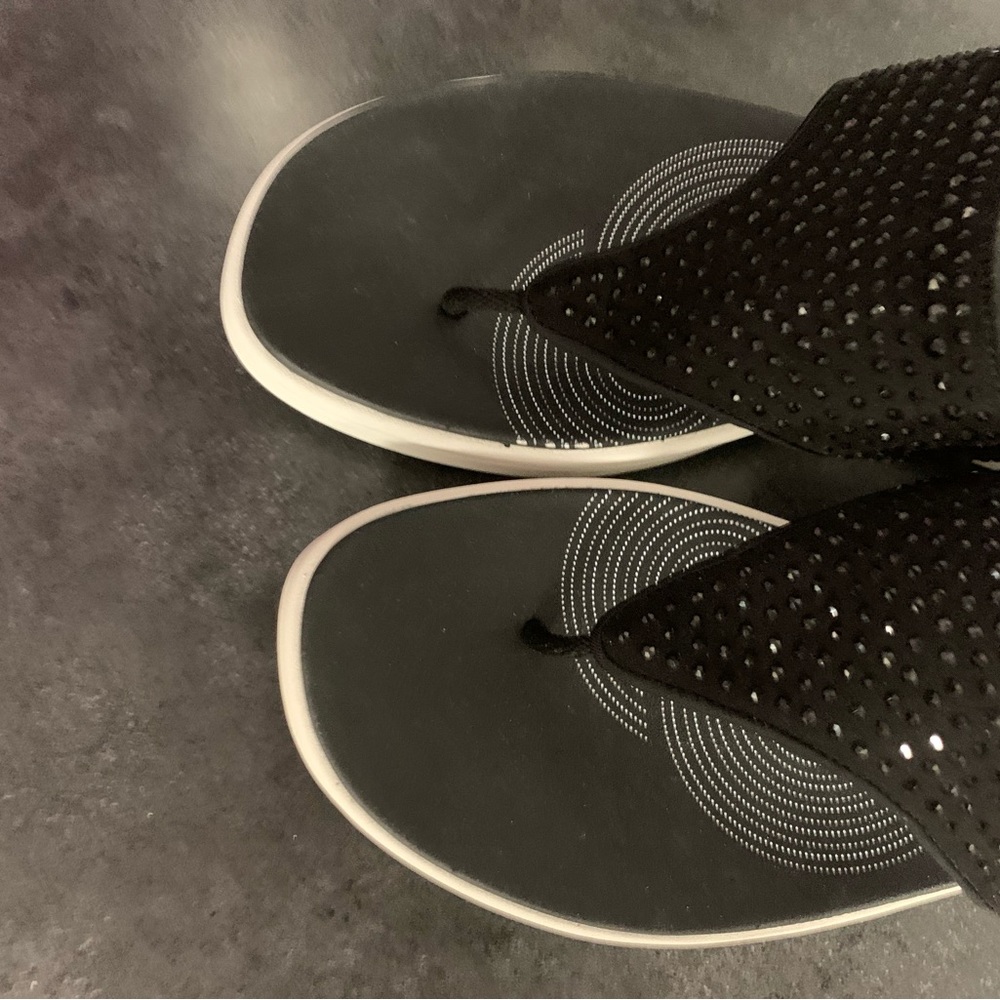 Clarks cloud  steppers.  Brand new never worn. - Picture 3 of 11